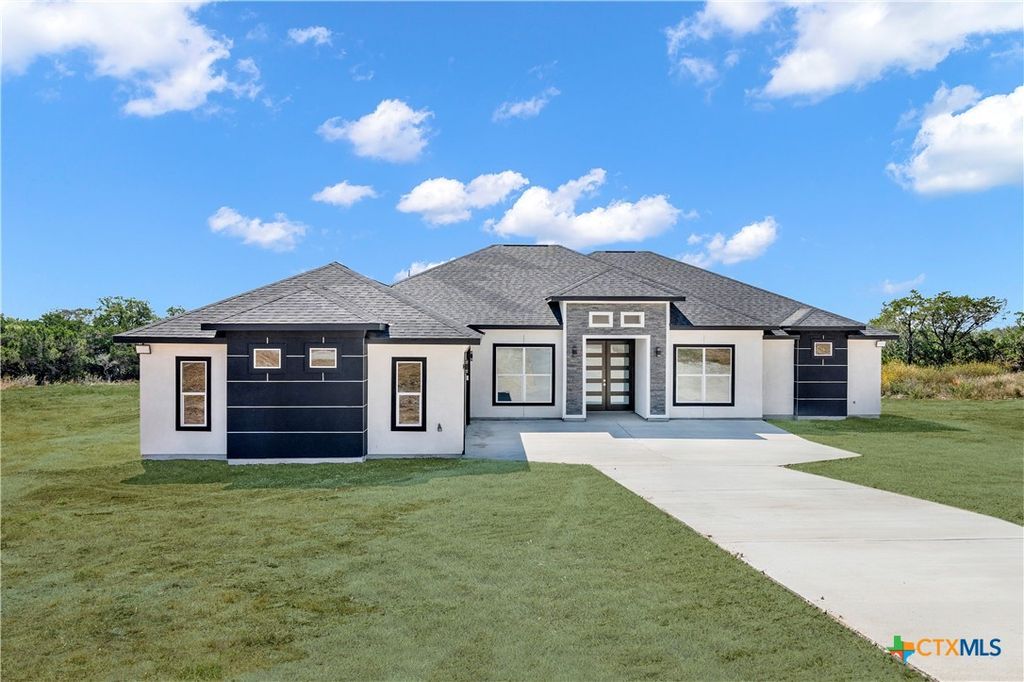 106 County Road 2730, Mico, TX 78056