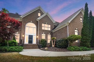 16532 Flintrock Falls Lane, Charlotte, NC 28278