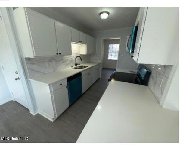 325 Valley Vista Drive, Jackson, MS 39211