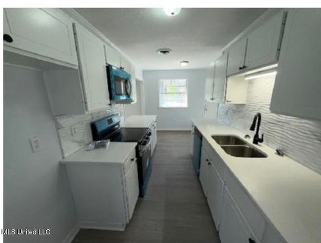 325 Valley Vista Drive, Jackson, MS 39211