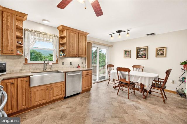 1752 ROHRERSVILLE RD, Knoxville, MD 21758