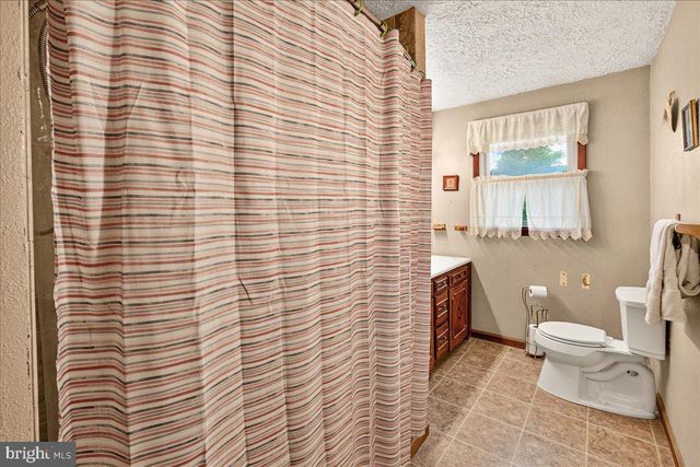 1752 ROHRERSVILLE RD, Knoxville, MD 21758