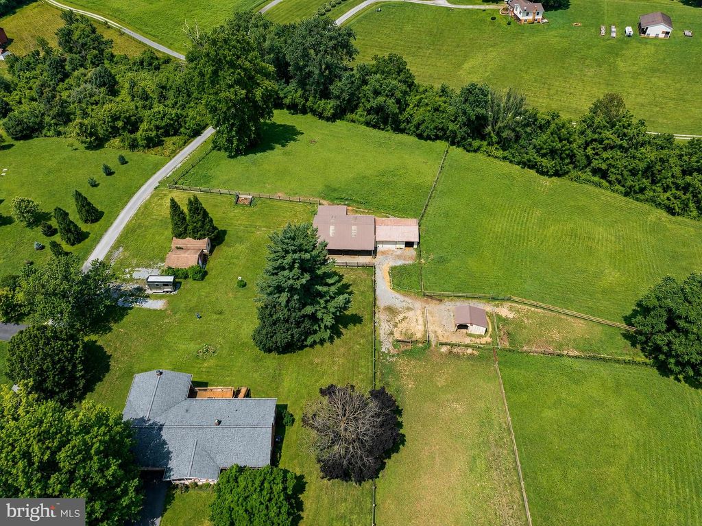 1752 ROHRERSVILLE RD, Knoxville, MD 21758
