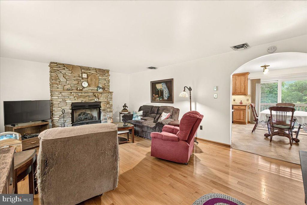 1752 ROHRERSVILLE RD, Knoxville, MD 21758