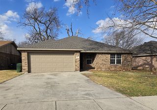 715 Hallvale Drive, White Settlement, TX 76108