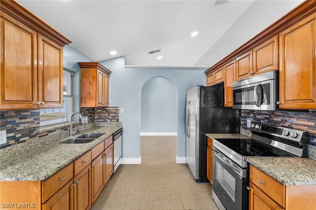 1715 NE 2nd AVE, Cape Coral, FL 33909