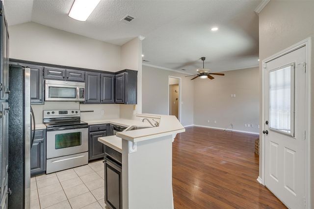 837 NW Park Meadow Lane, Burleson, TX 76028