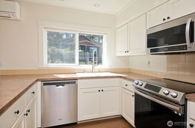 1074 Village Loop, Langley, WA 98260