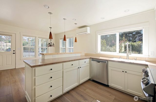 1074 Village Loop, Langley, WA 98260