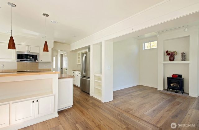 1074 Village Loop, Langley, WA 98260