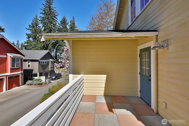 1074 Village Loop, Langley, WA 98260