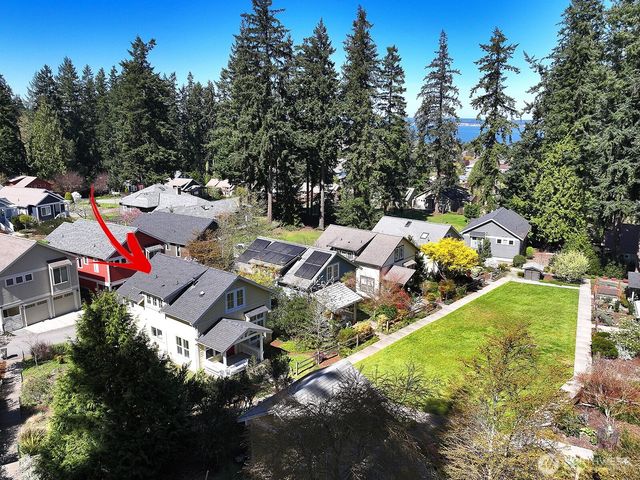 1074 Village Loop, Langley, WA 98260