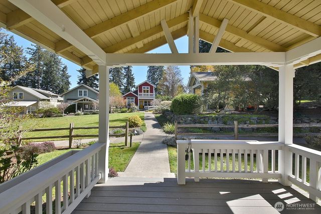 1074 Village Loop, Langley, WA 98260