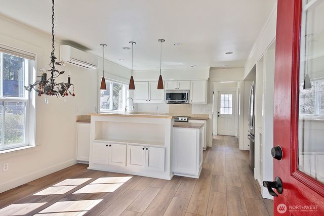 1074 Village Loop, Langley, WA 98260