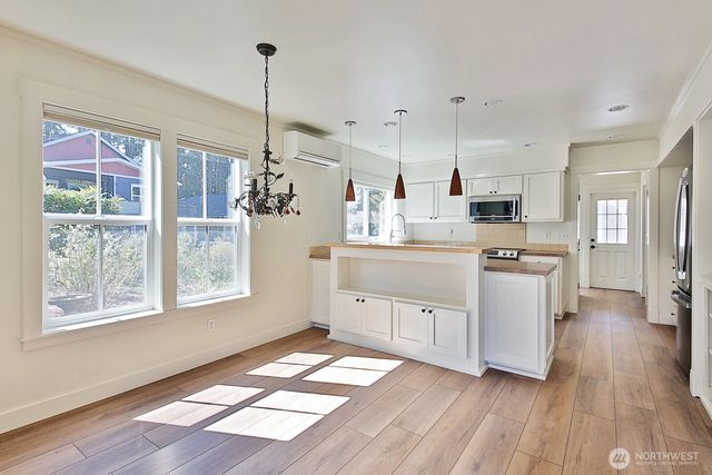 1074 Village Loop, Langley, WA 98260
