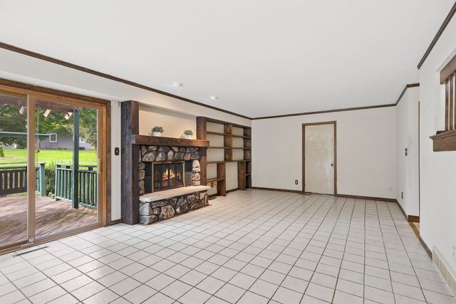 7239 Great Hill Road, Crystal Lake, IL 60012