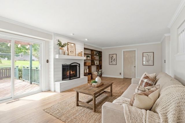 7239 Great Hill Road, Crystal Lake, IL 60012