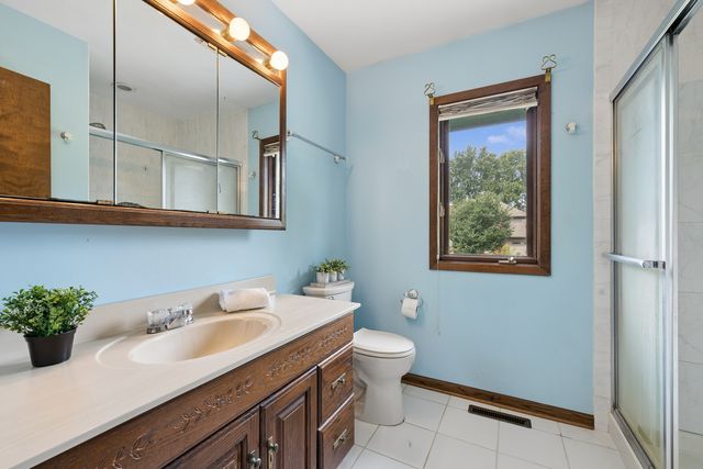 7239 Great Hill Road, Crystal Lake, IL 60012