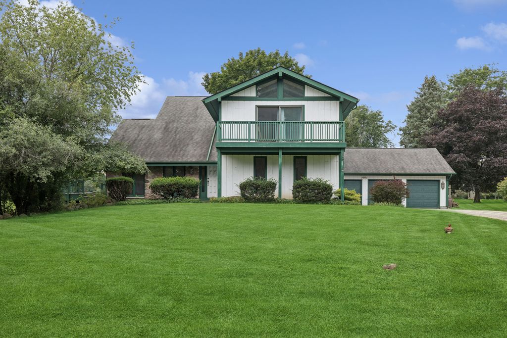 7239 Great Hill Road, Crystal Lake, IL 60012