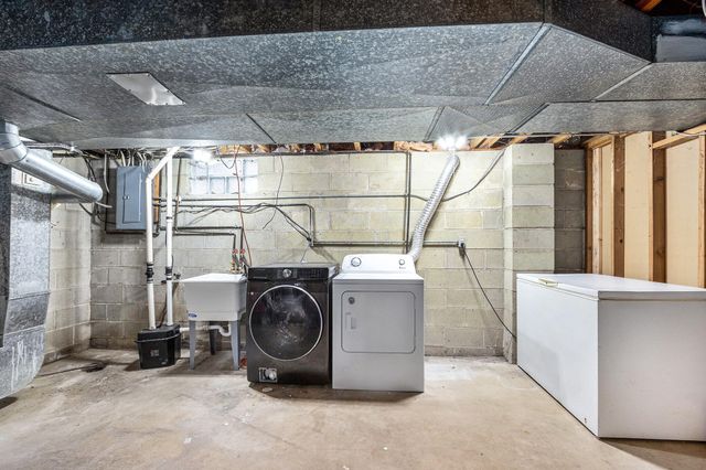 7404 W 86th Avenue, Crown Point, IN 46307