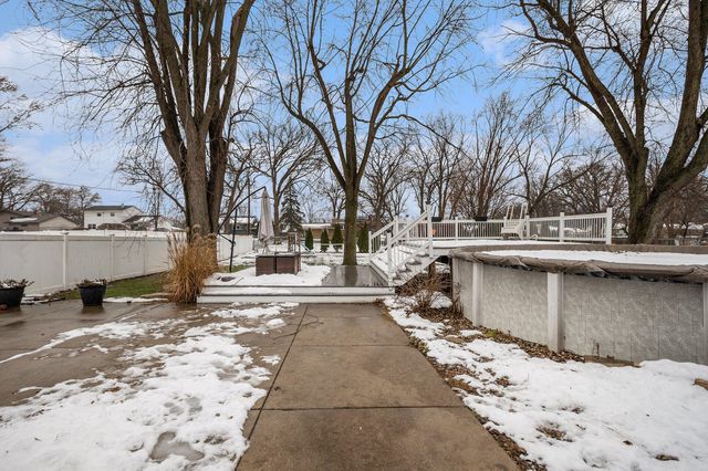 7404 W 86th Avenue, Crown Point, IN 46307