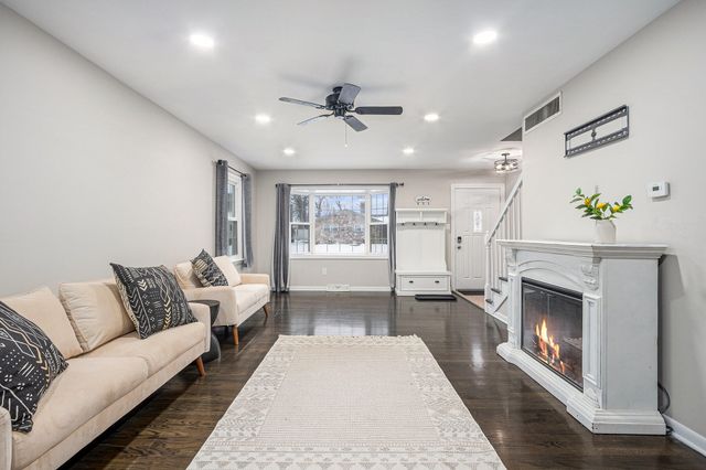 7404 W 86th Avenue, Crown Point, IN 46307