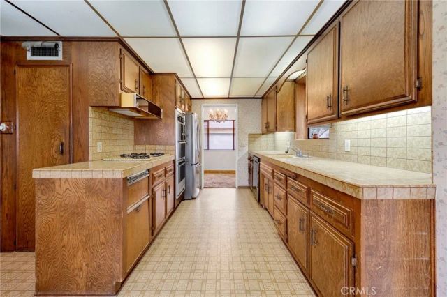 633 Groton Drive, Burbank, CA 91504