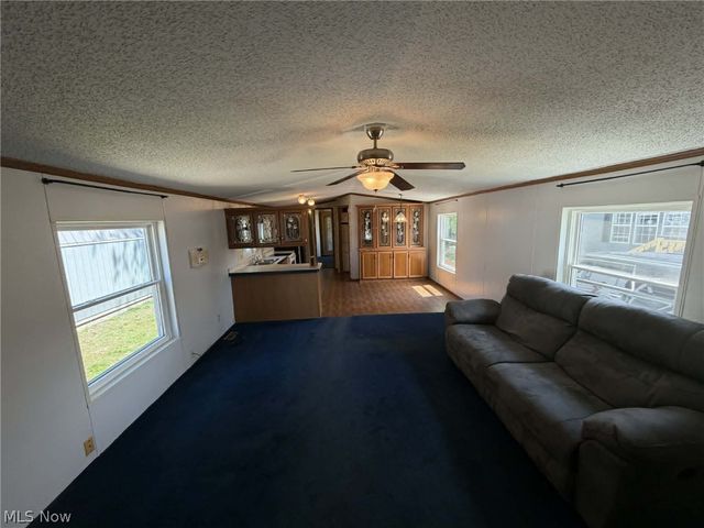 8 Hawaiian Drive, Madison, OH 44057