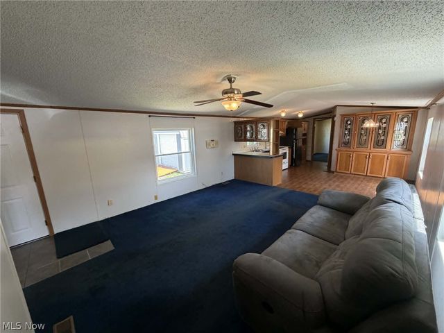 8 Hawaiian Drive, Madison, OH 44057