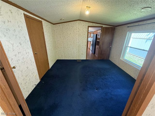 8 Hawaiian Drive, Madison, OH 44057
