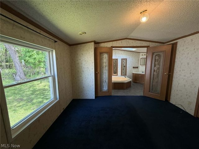 8 Hawaiian Drive, Madison, OH 44057
