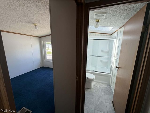 8 Hawaiian Drive, Madison, OH 44057
