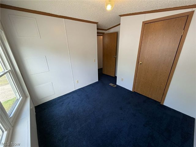 8 Hawaiian Drive, Madison, OH 44057