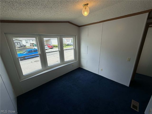 8 Hawaiian Drive, Madison, OH 44057