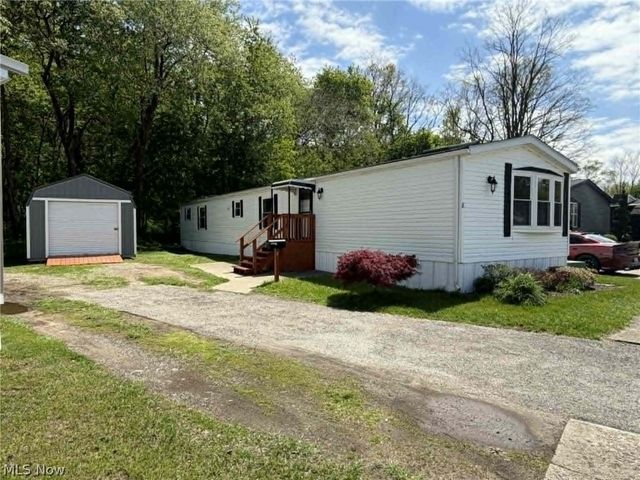8 Hawaiian Drive, Madison, OH 44057