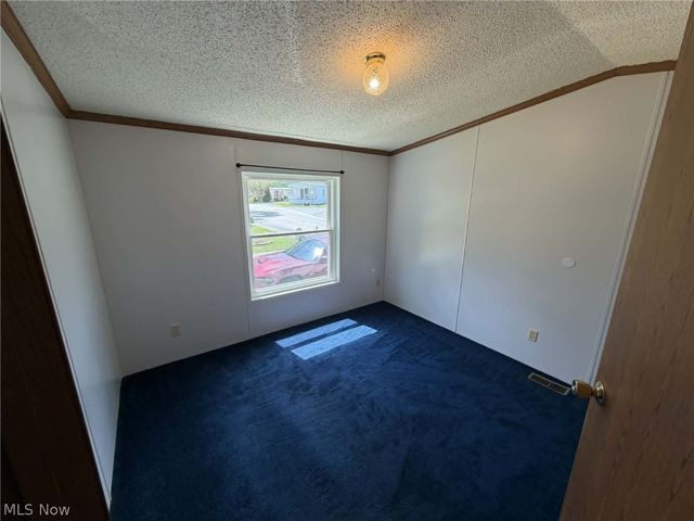 8 Hawaiian Drive, Madison, OH 44057
