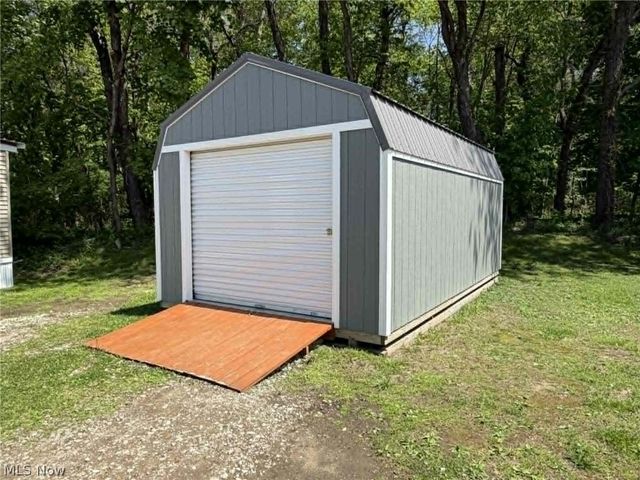8 Hawaiian Drive, Madison, OH 44057