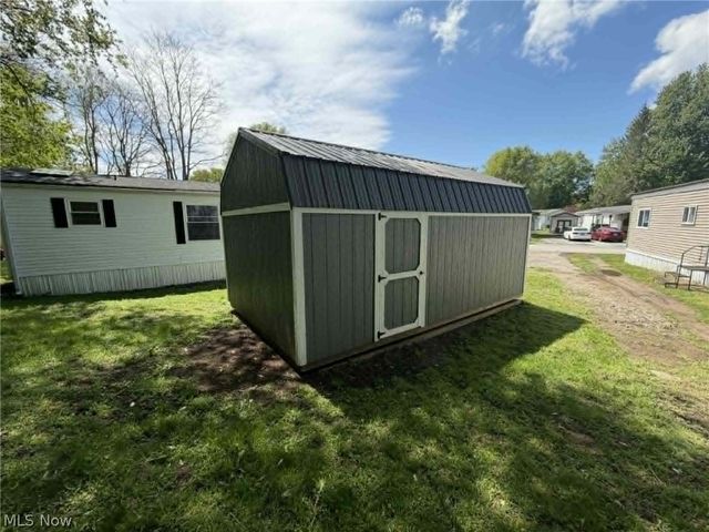 8 Hawaiian Drive, Madison, OH 44057