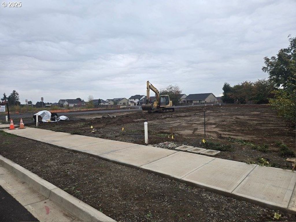 1521 Brown St, Woodburn, OR 97071