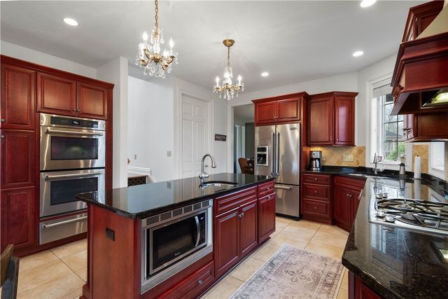 7031 Pinehurst, Collier Twp, PA 15142