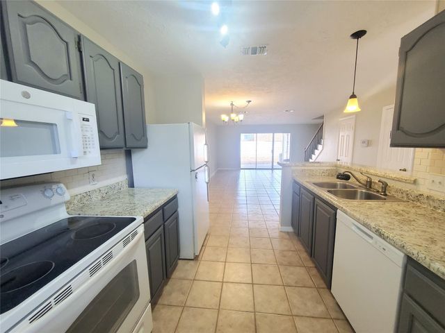 2030 Plantation Drive B2, Conroe, TX 77301
