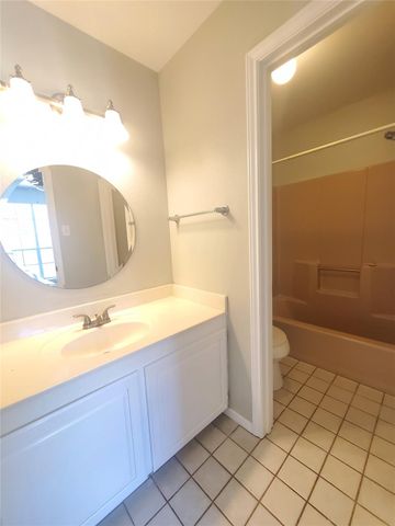 2030 Plantation Drive B2, Conroe, TX 77301