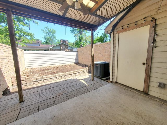 2030 Plantation Drive B2, Conroe, TX 77301