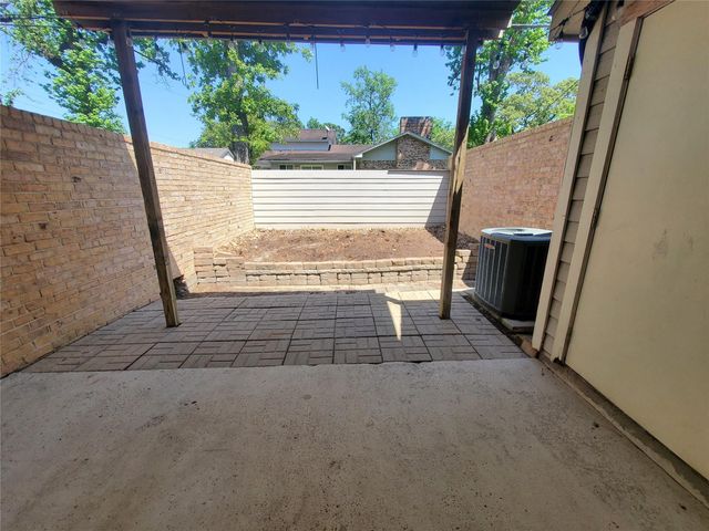 2030 Plantation Drive B2, Conroe, TX 77301