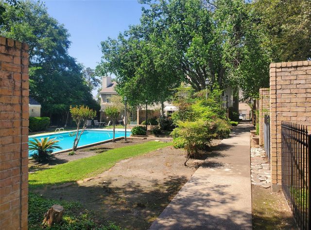 2030 Plantation Drive B2, Conroe, TX 77301
