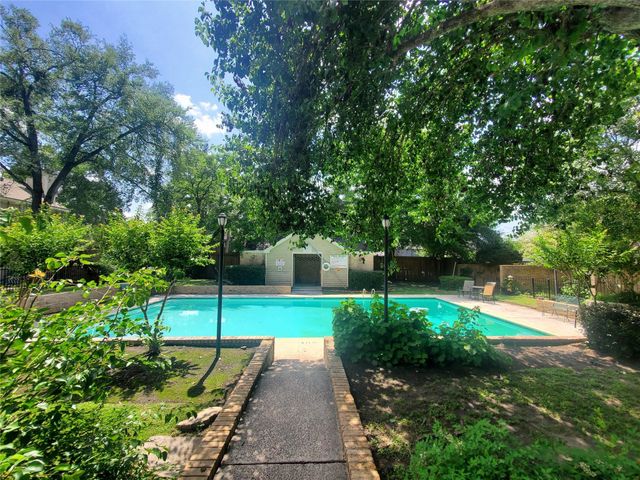 2030 Plantation Drive B2, Conroe, TX 77301