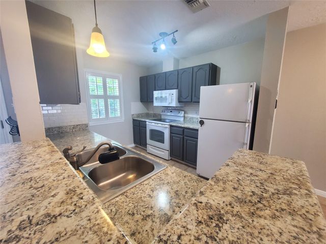2030 Plantation Drive B2, Conroe, TX 77301