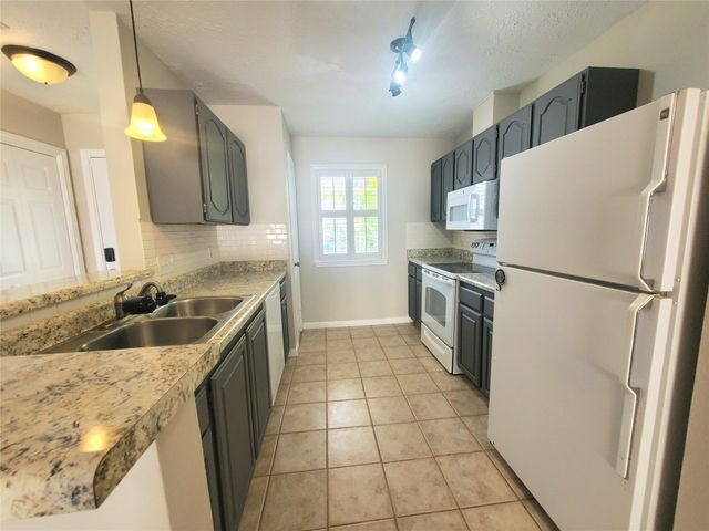 2030 Plantation Drive B2, Conroe, TX 77301