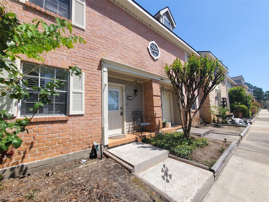 2030 Plantation Drive B2, Conroe, TX 77301