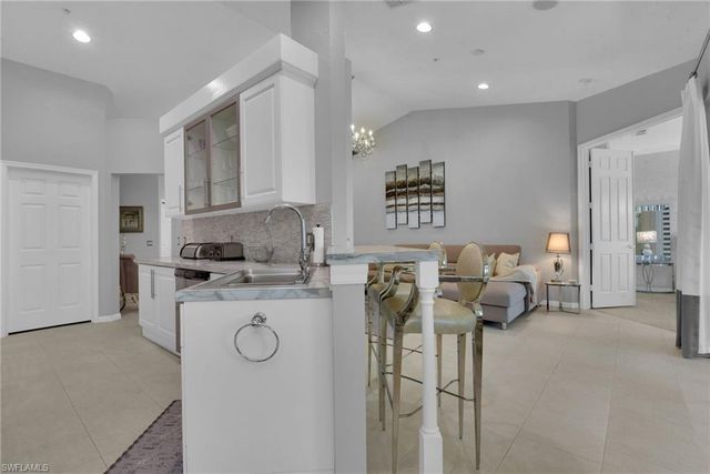 4650 Hawks Nest WAY M202, Naples, FL 34114